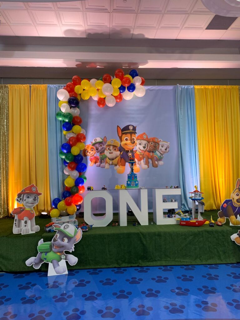 marquee letter table with balloon decor and kids party decor